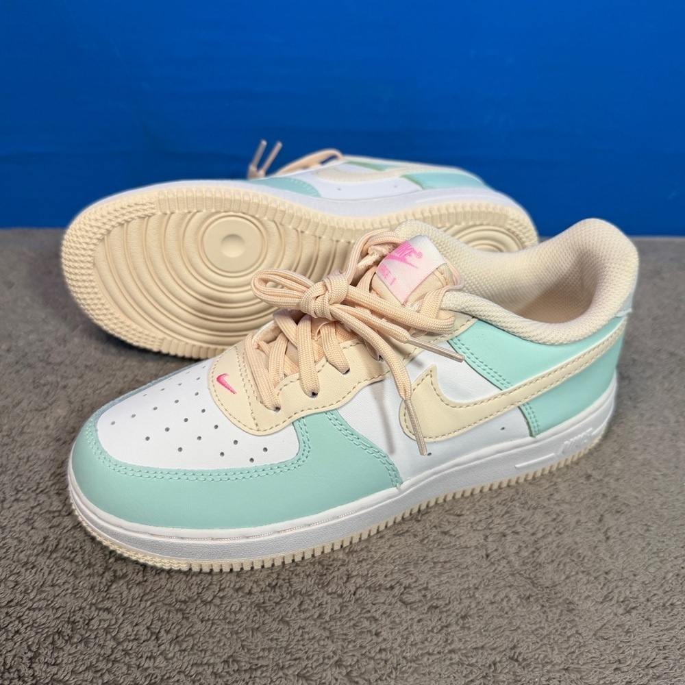 Nike force 1
Brand new